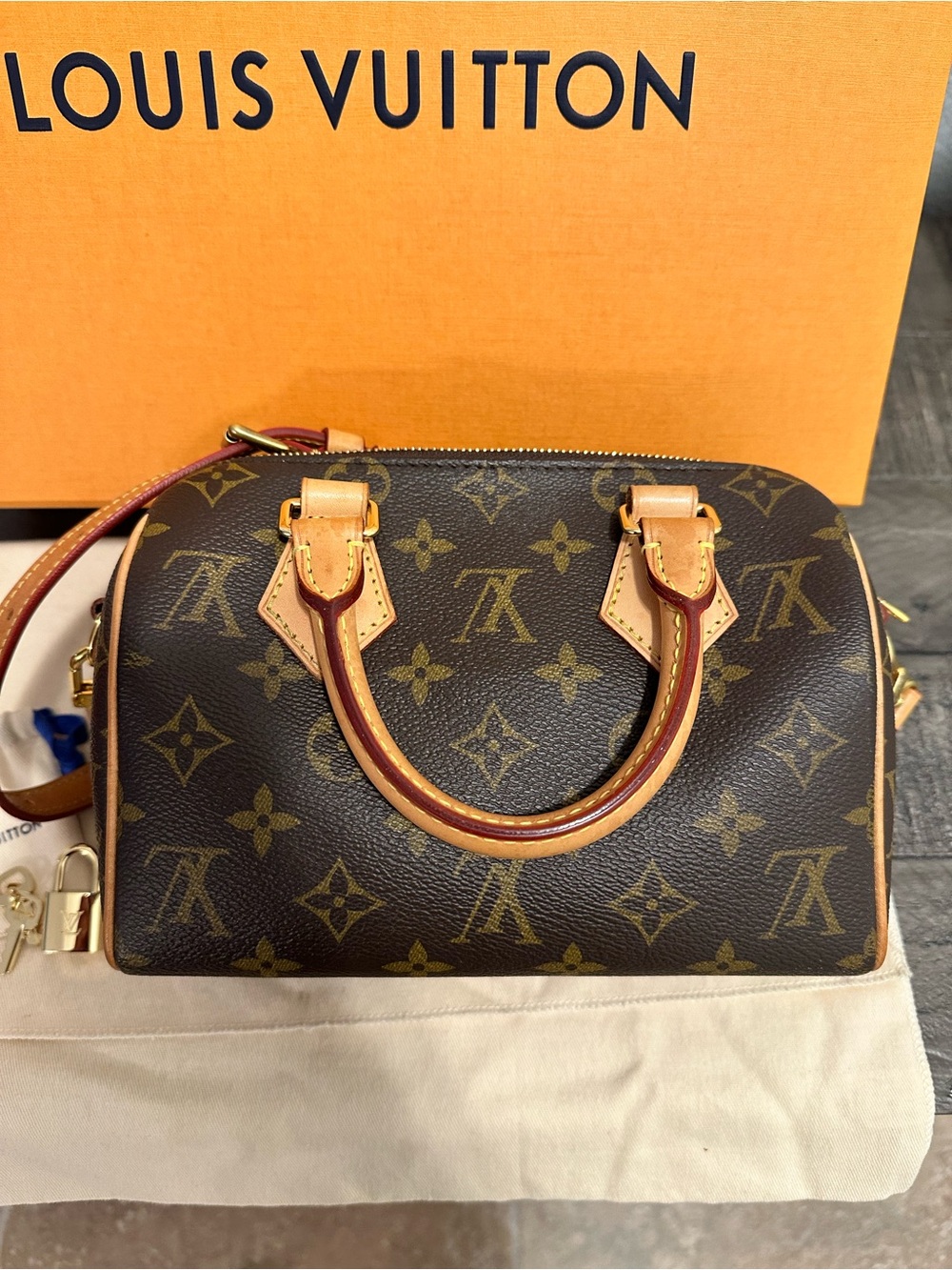 Louis Vuitton Monogram Canvas Speedy Bandoulière 20 - Picture 2 of 16